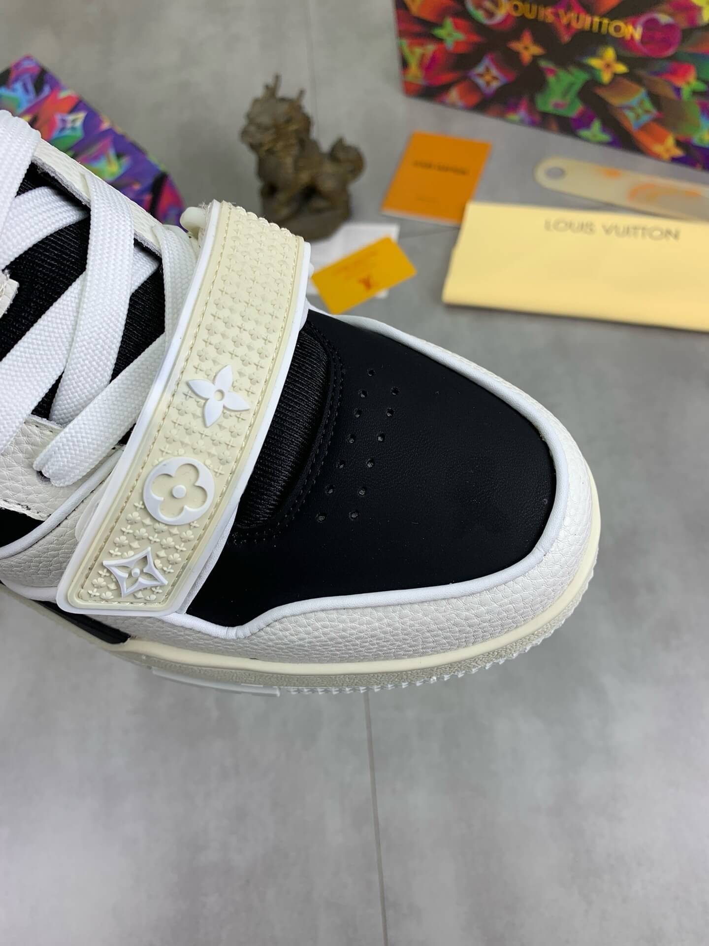 Embroidered Heel Sneakers