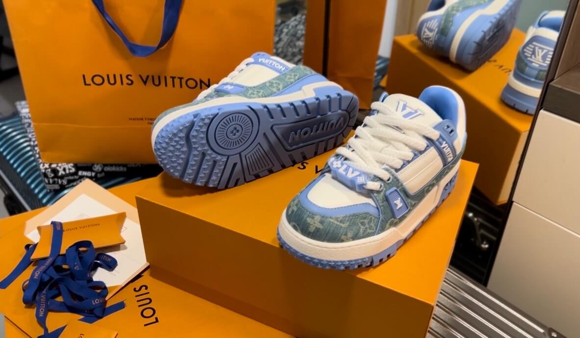 Trendy Blue Leather Sneakers
