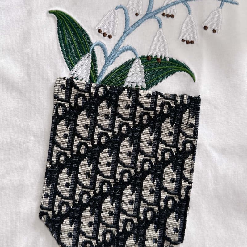 Minimal Embroidery Pocket Flower T-shirt