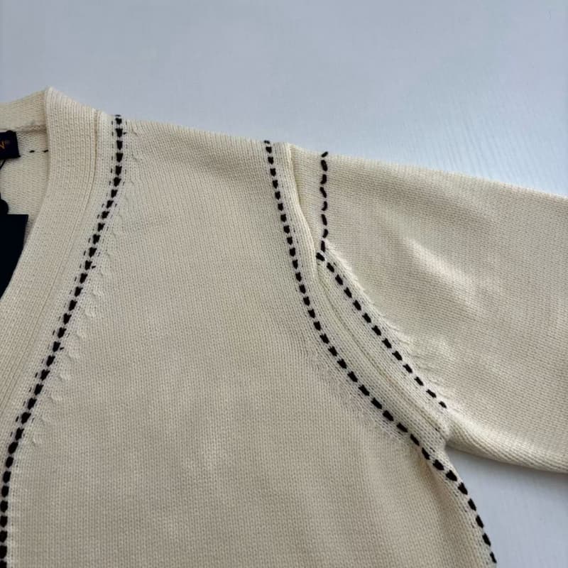 Embroidered Pocket Contrast-Trimmed Jacket
