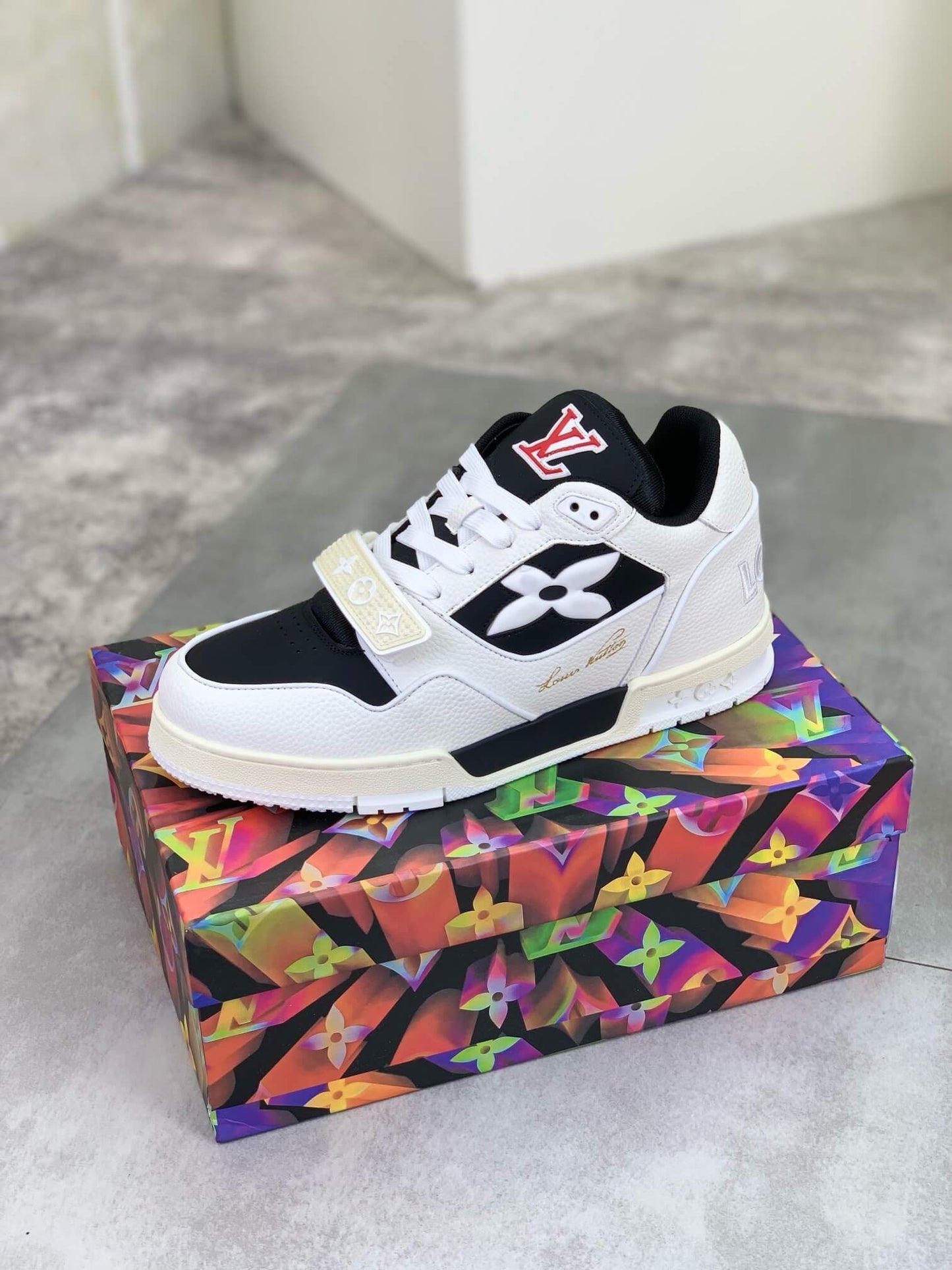 Embroidered Heel Sneakers