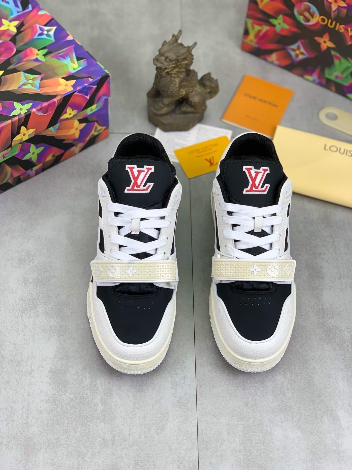 Embroidered Heel Sneakers