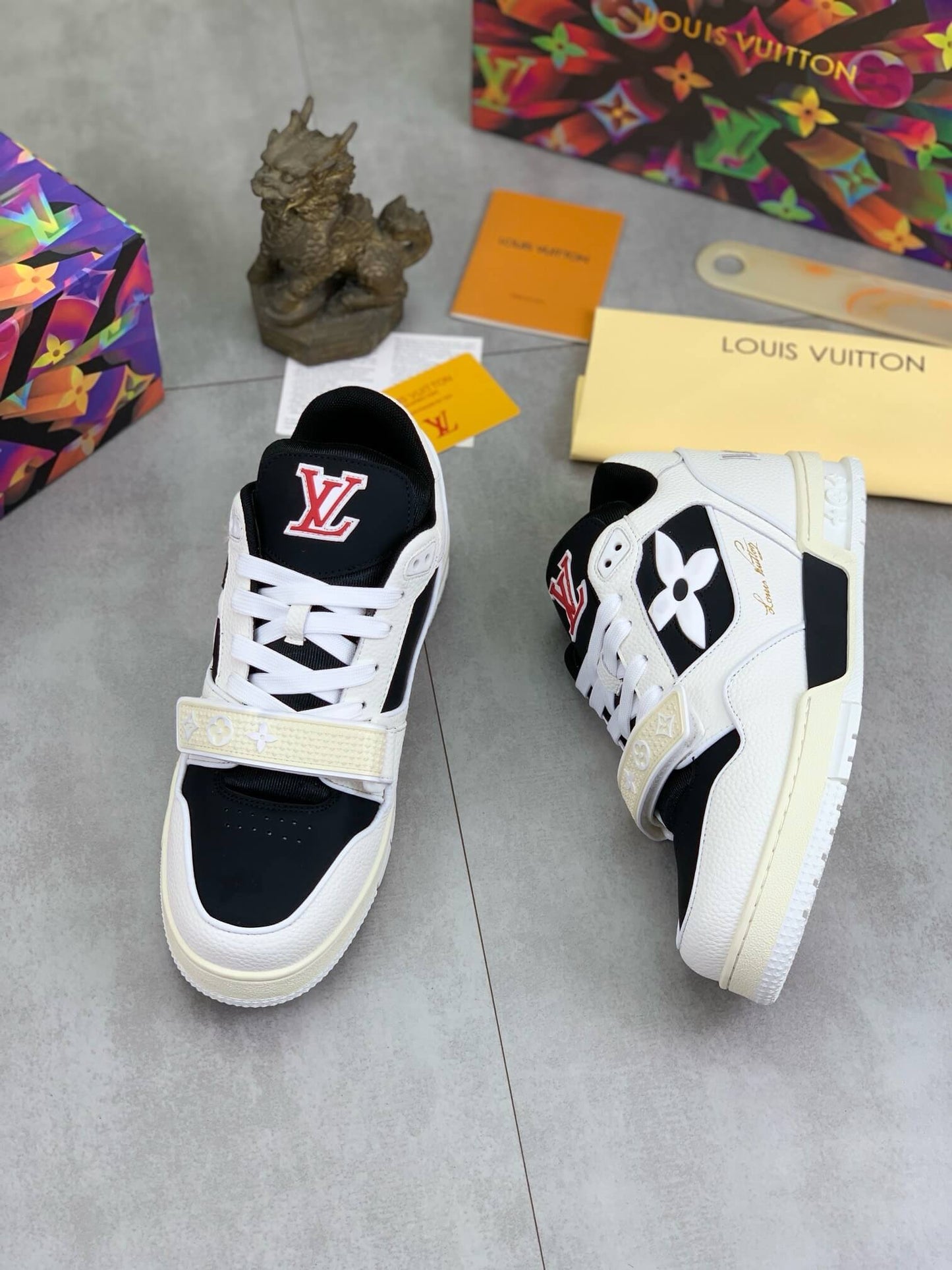 Embroidered Heel Sneakers