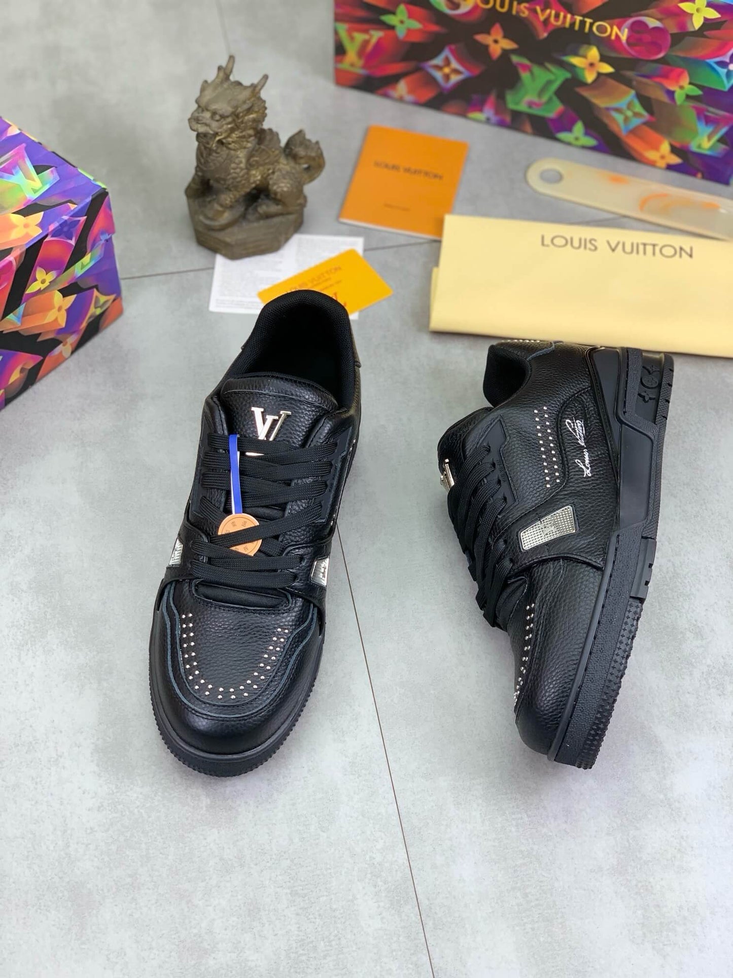 New Arrival All-Black Sneakers