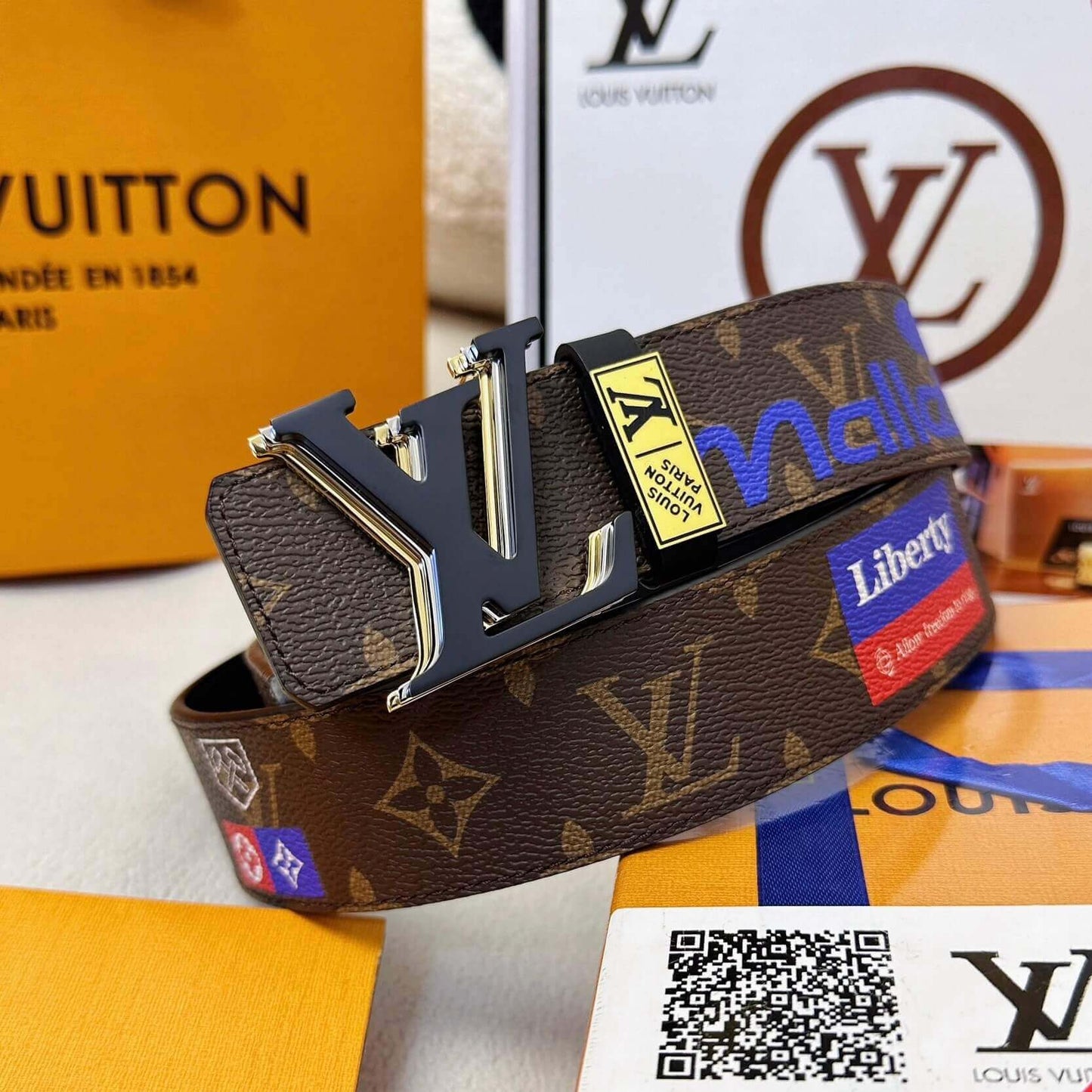 Bright Overlapping All-Over Print Belt