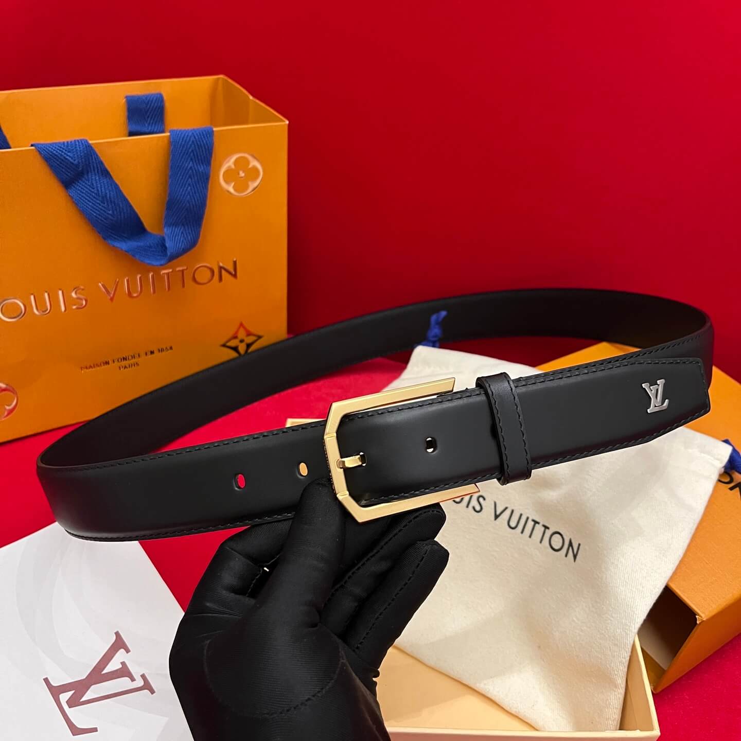 Classic Solid-Color Belt with Metal Accents