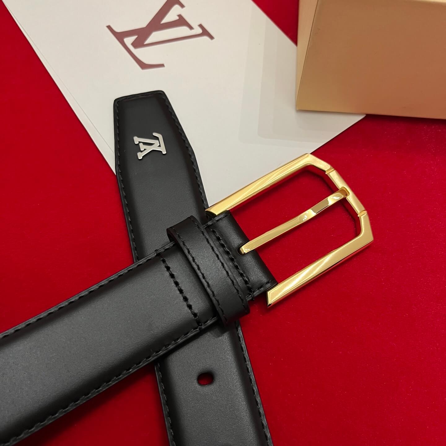 Classic Solid-Color Belt with Metal Accents