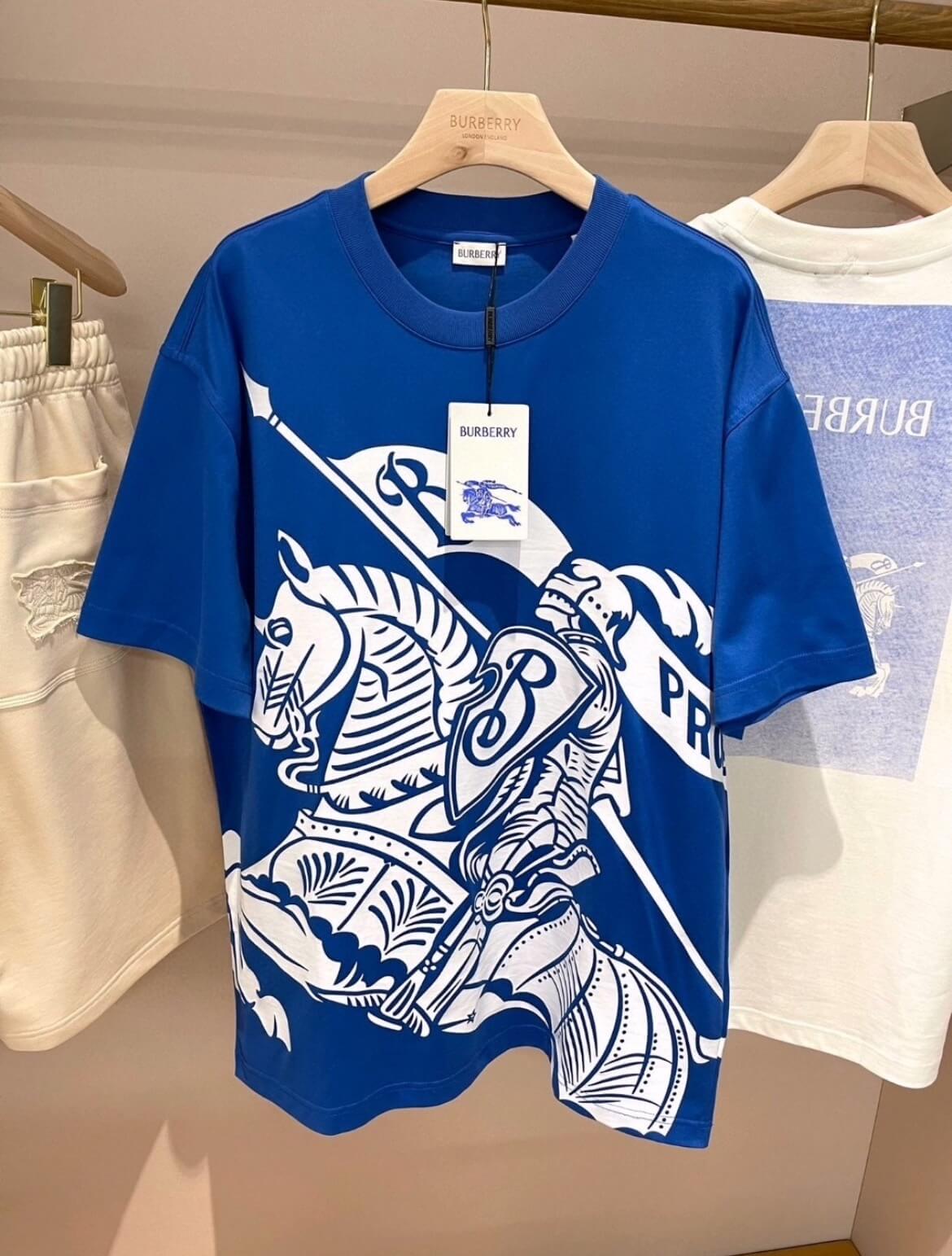 Classic knight pattern T Shirt