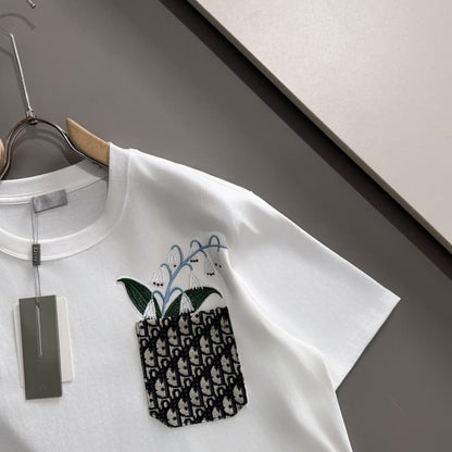 Minimal Embroidery Pocket Flower T-shirt