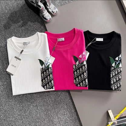 Minimal Embroidery Pocket Flower T-shirt
