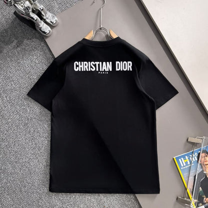 Minimal Embroidery Pocket Flower T-shirt