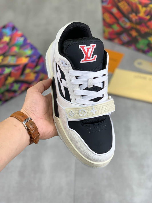 Embroidered Heel Sneakers