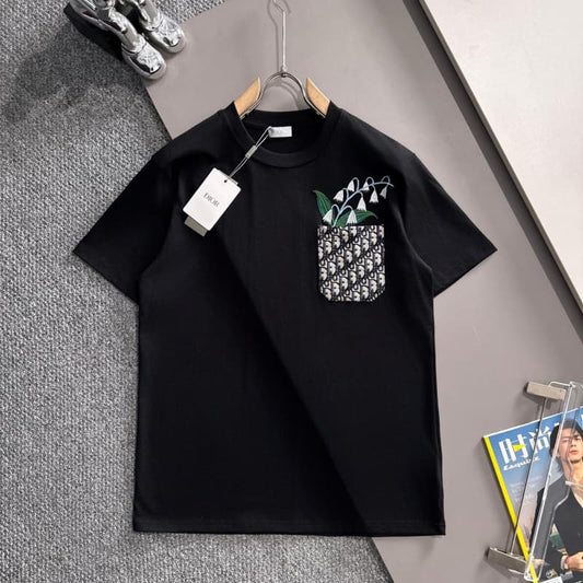 Minimal Embroidery Pocket Flower T-shirt