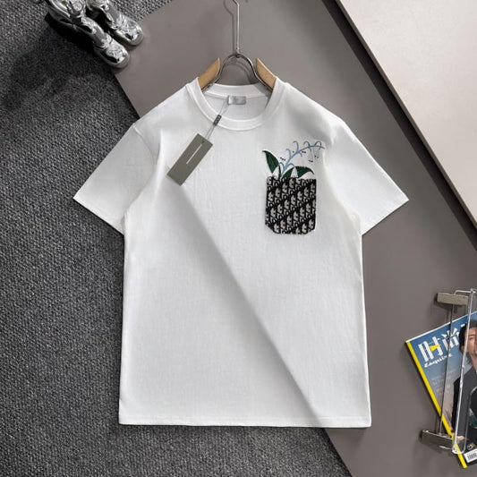 Minimal Embroidery Pocket Flower T-shirt