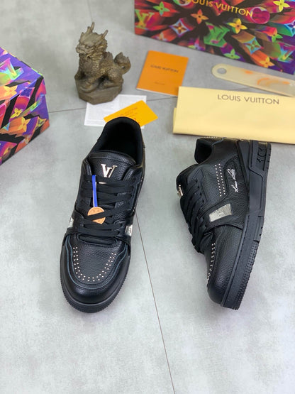 New Arrival All-Black Sneakers