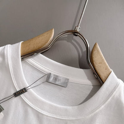 Minimal Embroidery Pocket Flower T-shirt